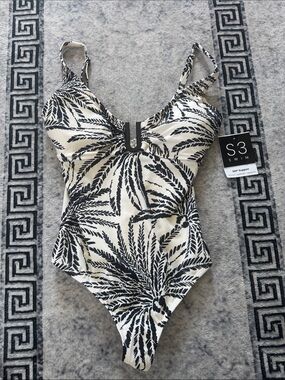 Black & White Palm-Print  S3 swim women’s One-Piece Swimsuit medium nwt